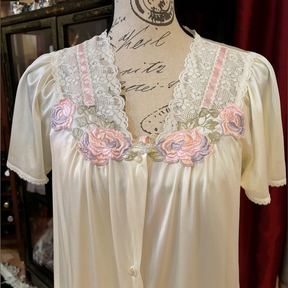 Vintage Vanity Fair 2 Piece Embroidered Vanity Fair Robe & Dress Slip Dress Set - Picture 1 of 10